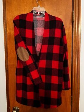 Black/red buffalo check shrug